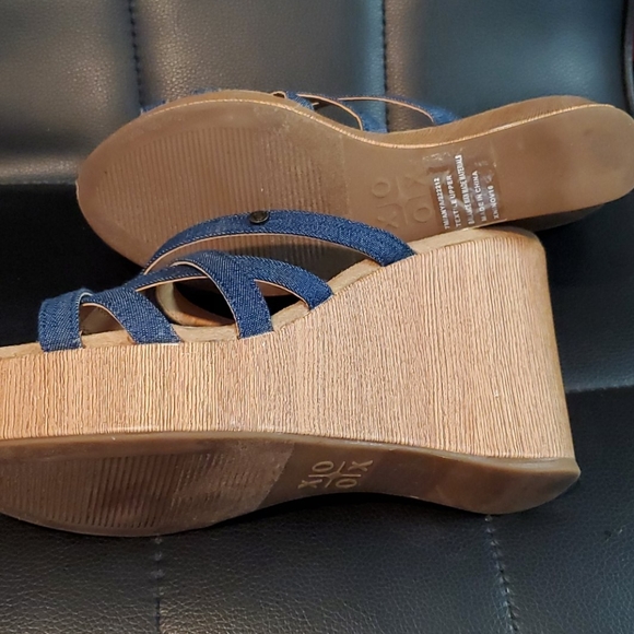 XOXO Wedge Shoes - Picture 3 of 4